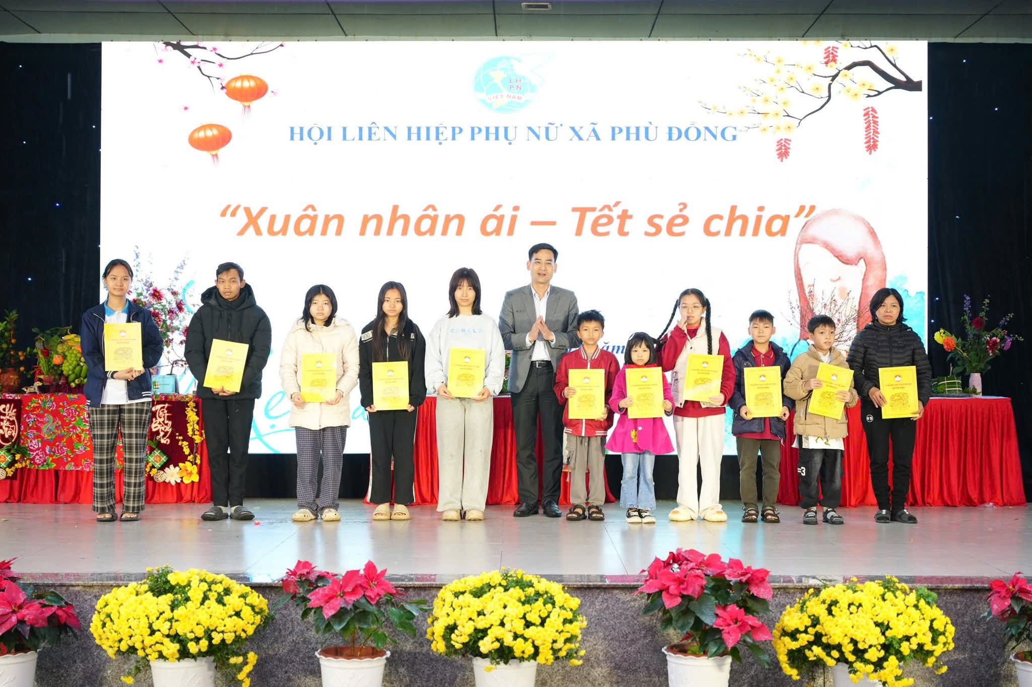Hội LHPN xã Phù Đổng tổ chức chương trình “Xuân nhân ái - Tết sẻ chia”  - ảnh 1