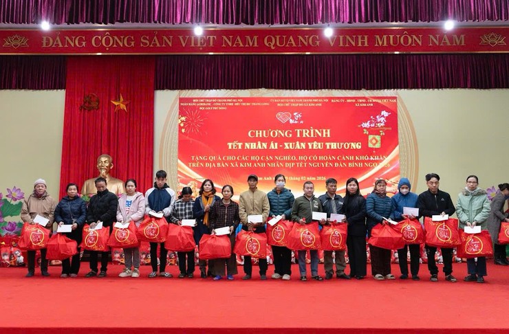 Xã Kim Anh chăm lo, hỗ trợ Tết cho các hộ gia đình có hoàn cảnh khó khăn - ảnh 2