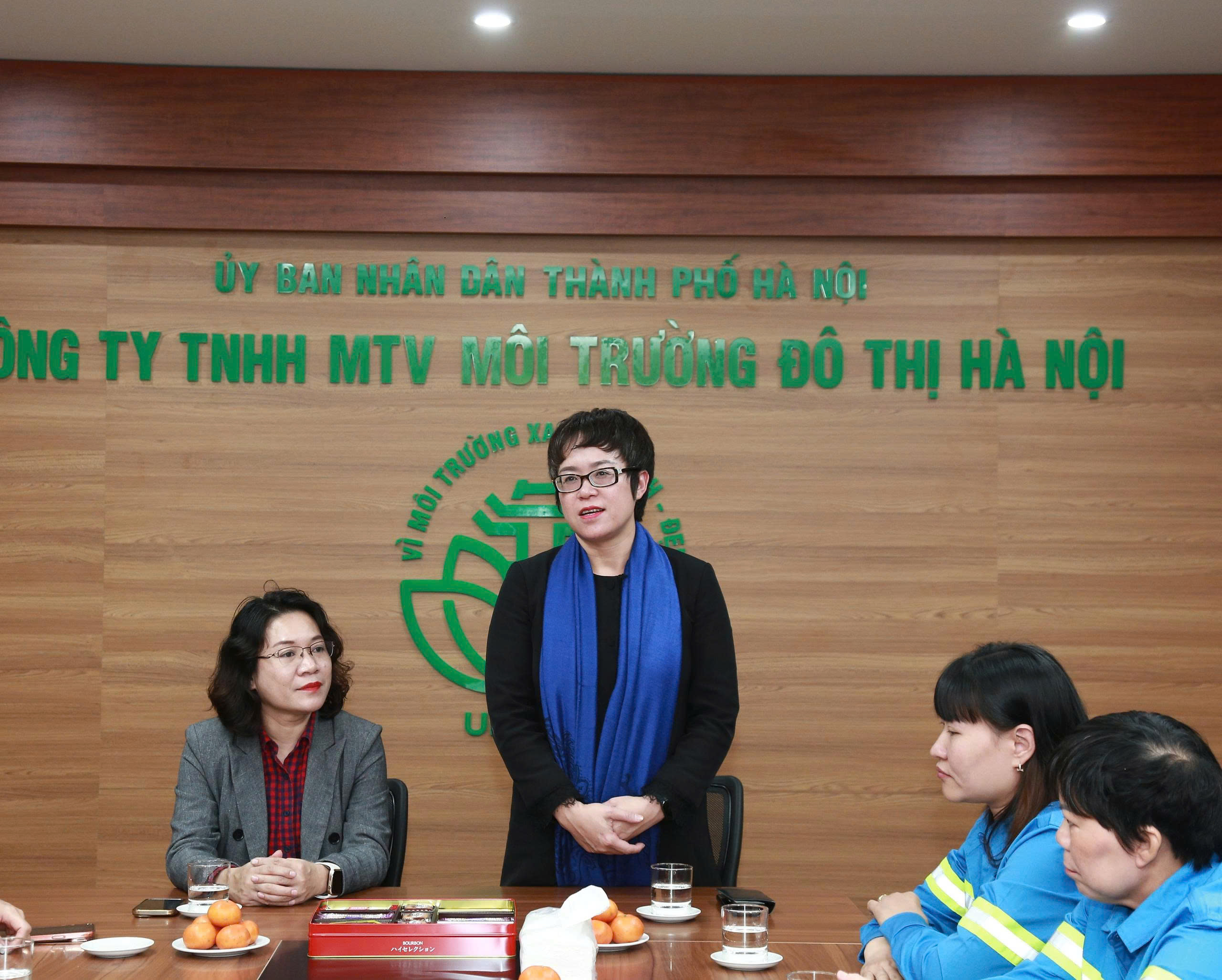 Hội LHPN Hà Nội thăm, chúc Tết cán bộ, công nhân môi trường đô thị Hà Nội - ảnh 1