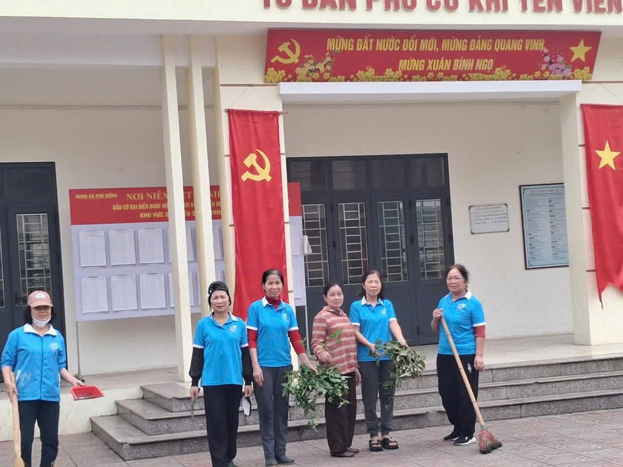 Phụ nữ xã Phù Đổng ra quân vệ sinh môi trường đón Tết Nguyên đán Bính Ngọ 2026 - ảnh 4