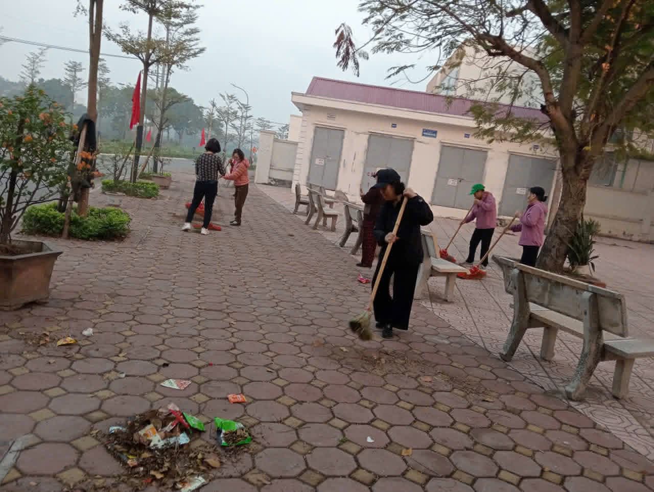 Phụ nữ xã Phù Đổng ra quân vệ sinh môi trường đón Tết Nguyên đán Bính Ngọ 2026 - ảnh 3