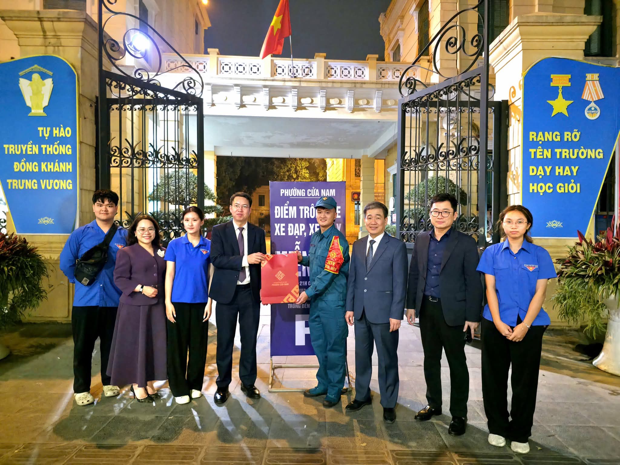 Phường Cửa Nam tổ chức nhiều điểm trông giữ xe miễn phí phục vụ nhân dân dịp Tết Nguyên đán Bính Ngọ - ảnh 7