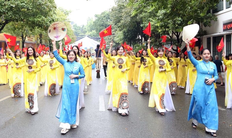 Các cấp Hội Phụ nữ Hà Nội: Vận động cán bộ, hội viên phụ nữ hưởng ứng “Tháng áo dài phụ nữ Thủ đô” năm 2026  - ảnh 1