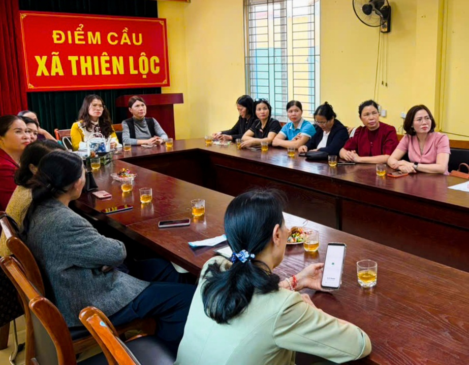 Lan tỏa thông điệp  Phụ nữ Thủ đô mặc áo dài đi bầu cử - ảnh 6