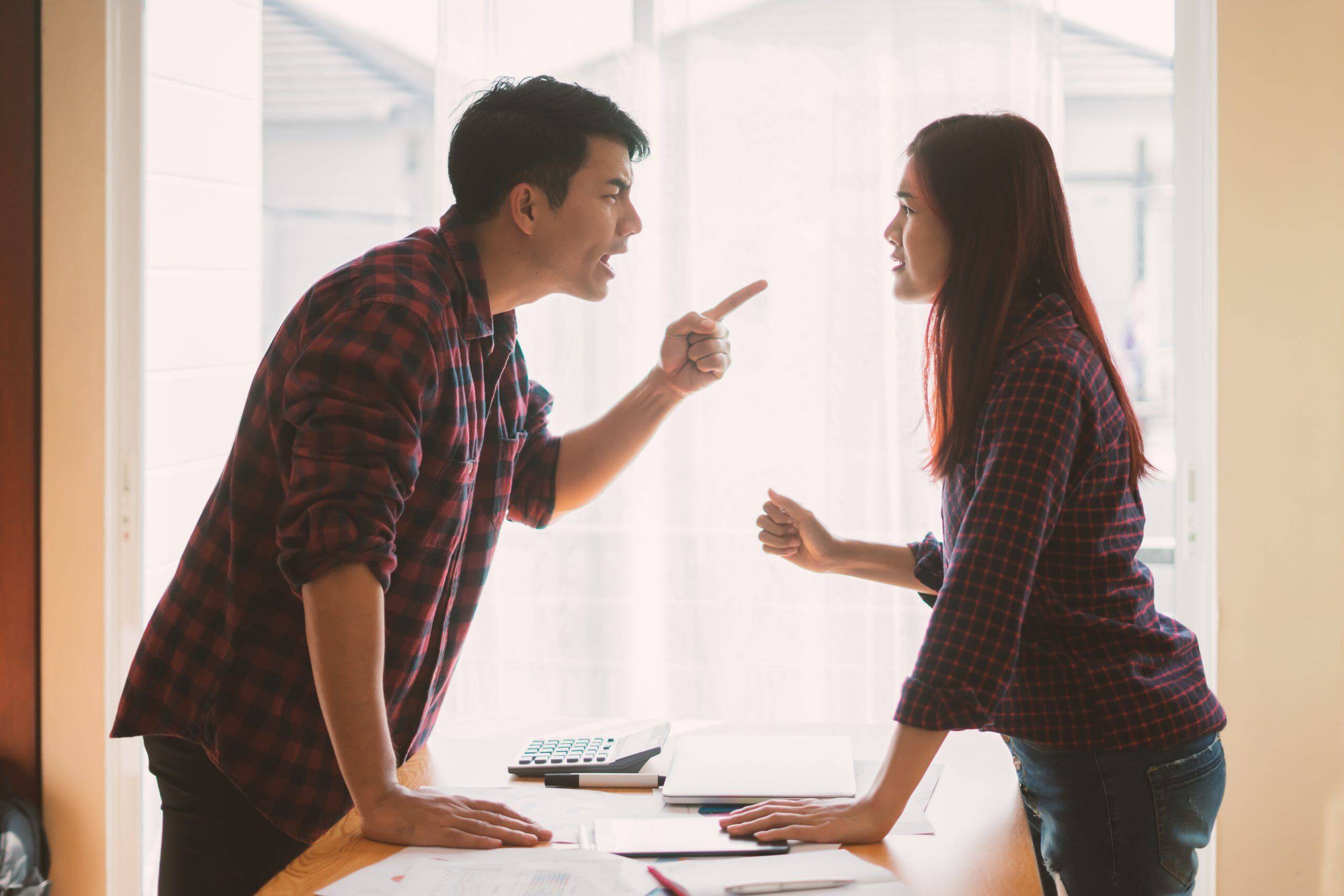 Hạnh phúc bất ổn vì sự “đổi ngôi“ - ảnh 1