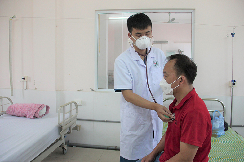 Cảnh báo gia tăng bệnh nhân Covid-19 nặng và tái nhiễm - ảnh 1