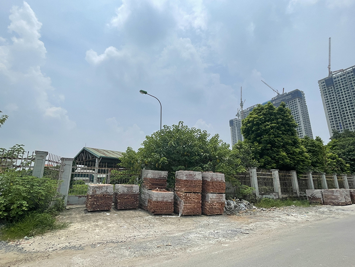 Nhiều khu chợ bị “lãng quên” trong thành phố - ảnh 1