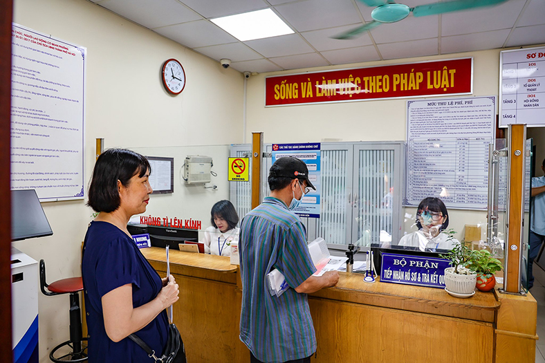 Hiệu quả từ mô hình “5 thủ tục hành chính không chờ” - ảnh 1