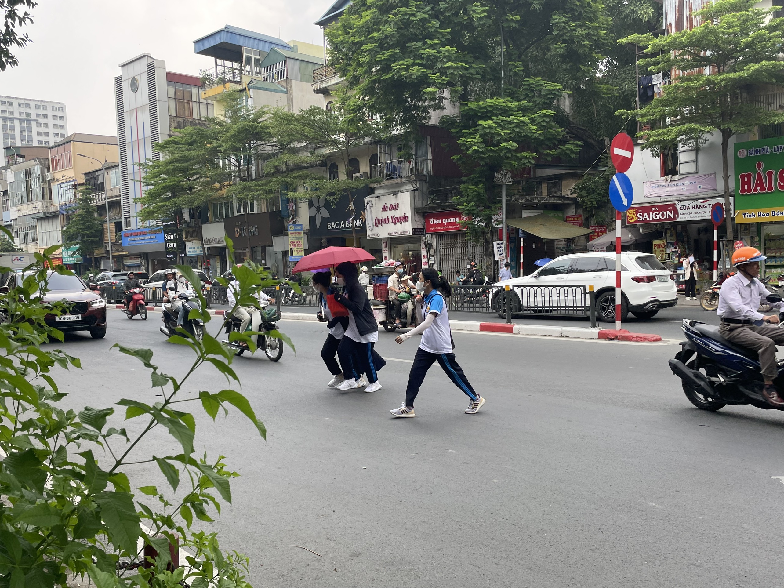 Hà Nội: Người đi bộ đang “bỏ quên” cầu vượt - ảnh 1