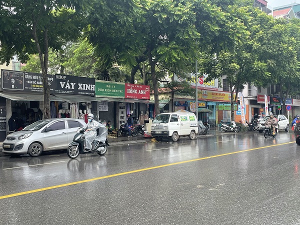 Tuyến phố kiểu mẫu lộ diện nhiều bất cập - ảnh 1