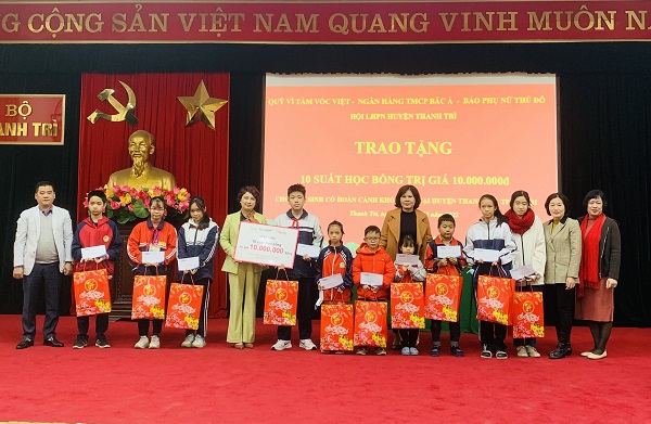 Tiếp sức cho học sinh vượt khó học giỏi - ảnh 1