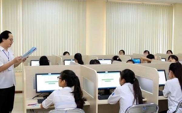Sinh viên chật vật với đầu ra ngoại ngữ - ảnh 1