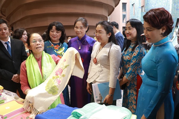 Nữ nghệ nhân tiếp lửa đam mê, giữ nghề truyền thống - ảnh 1