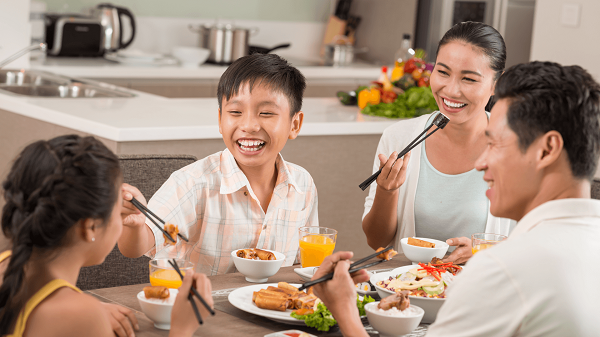 “Xây chắc nếp nhà” từ những bữa cơm gia đình - ảnh 1