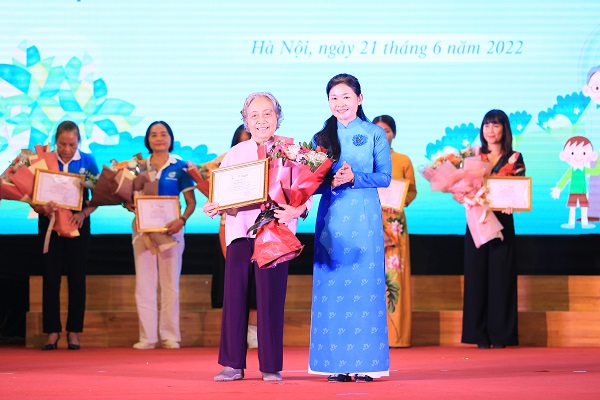 Yêu thương là nền móng “xây chắc nếp nhà“ - ảnh 1