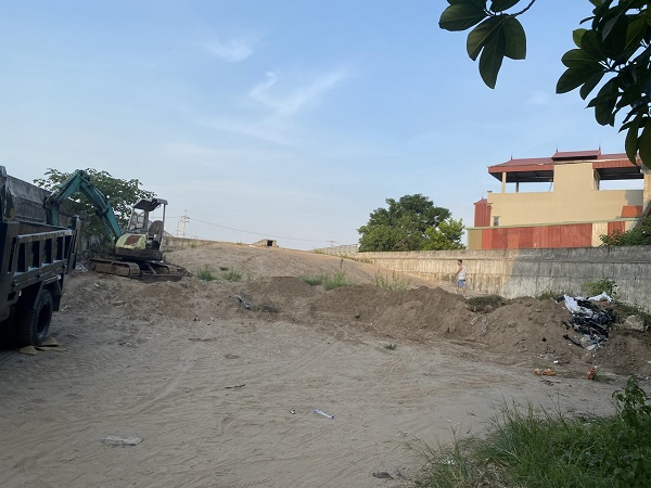 Hơn 5 năm thi công dang dở, người dân sống trong bụi cát - ảnh 1