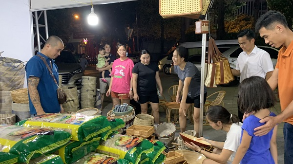 Kích cầu tiêu dùng từ hội chợ kết nối nông sản vùng miền - ảnh 1