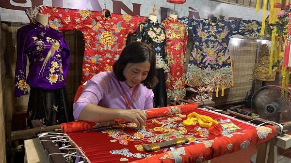 Cần nâng tầm cho các sản phẩm làng nghề - ảnh 1
