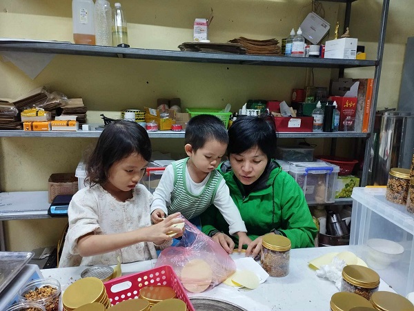 Những phụ nữ để nỗi buồn ở lại phía sau - ảnh 1