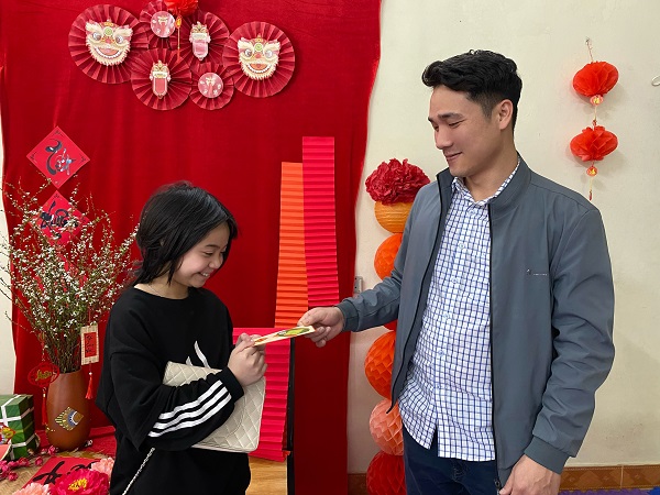 Dạy con quản lý tiền mừng tuổi - ảnh 1