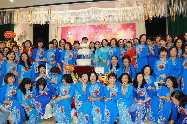 Những phụ nữ kiên cường chống lại bệnh tật để sống hạnh phúc - ảnh 1