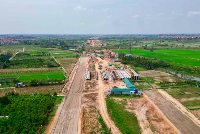 Dốc toàn lực để về đích trước thời hạn - ảnh 1