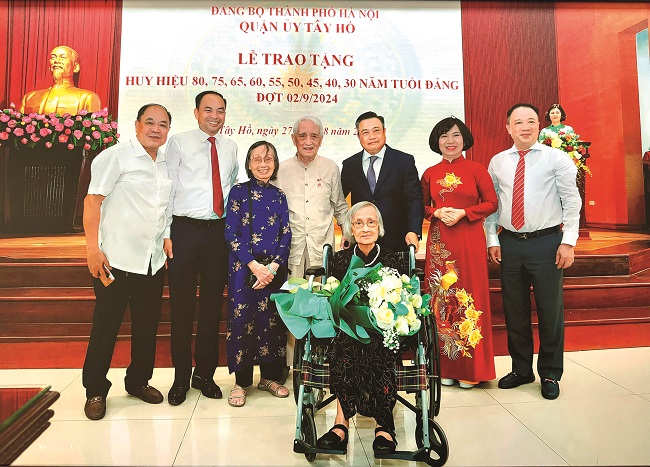 Chuyện kể của hai chị em gái cùng tham gia bảo vệ Thủ đô - ảnh 1