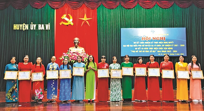 Tôn vinh những bông hoa tháng 10 - ảnh 1