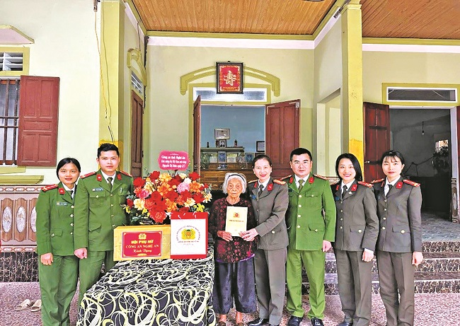 Tôn vinh những bông hoa tháng 10 - ảnh 4
