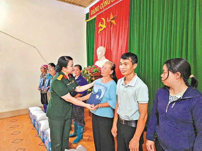 Tôn vinh những bông hoa tháng 10 - ảnh 2