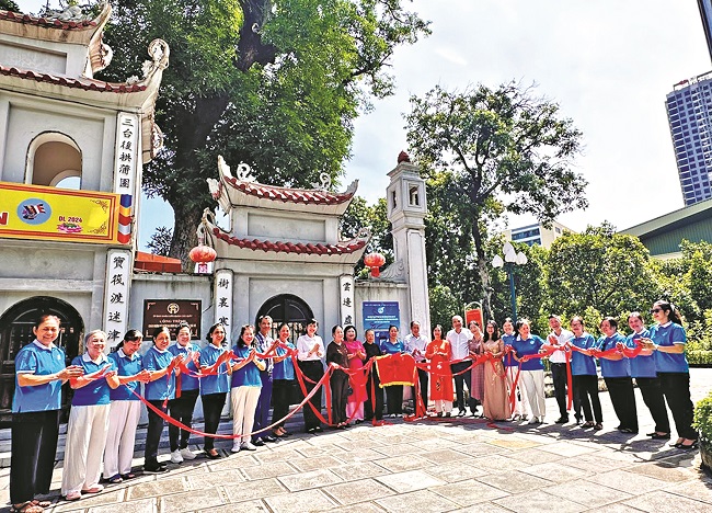 Xây dựng người Hà Nội văn minh, thanh lịch từ ứng xử nơi công cộng - ảnh 1