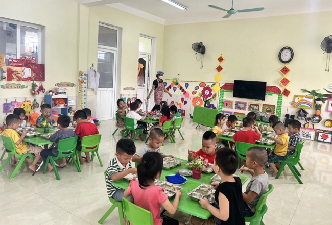 Từ 1/5, trẻ em nhà trẻ, học sinh bán trú được hỗ trợ tiền ăn trưa - ảnh 1