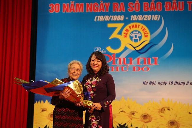 Nhà văn, nhà báo Lý Thị Trung: Người đặt nền móng cho sự ra đời Báo Phụ nữ Thủ đô - ảnh 2
