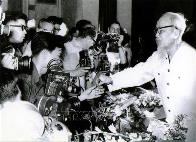 Chủ tịch Hồ Chí Minh: Người sáng lập, nhà báo vĩ đại của báo chí cách mạng Việt Nam - ảnh 1