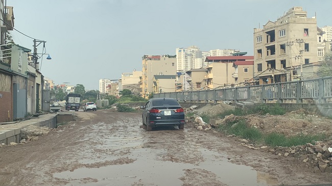 Thi công dở dang, gây khó cho người dân - ảnh 1