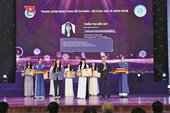 Quả cầu Vàng 2025 tôn vinh những người trẻ bền đam mê với khoa học - ảnh 2