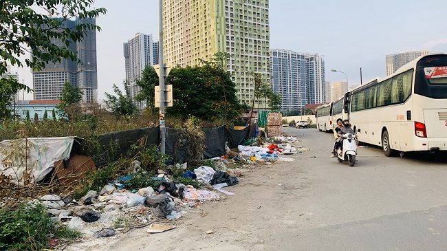 Công viên cây xanh Mộ Lao ngày càng nhếch nhác, hoang hóa - ảnh 1