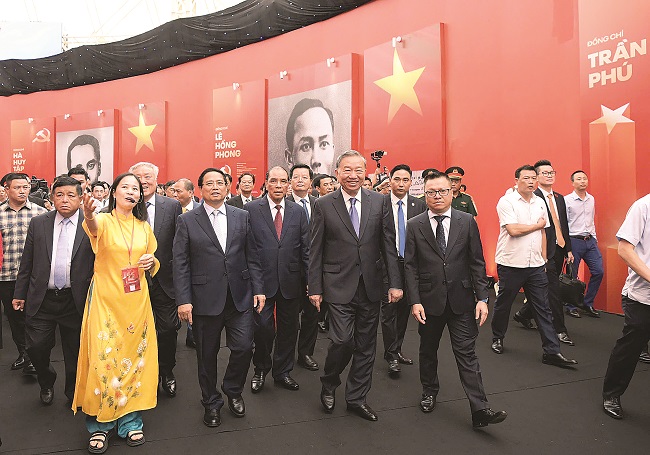 Tự hào và tin tưởng, vững bước dưới lá cờ vẻ vang của Đảng - ảnh 1