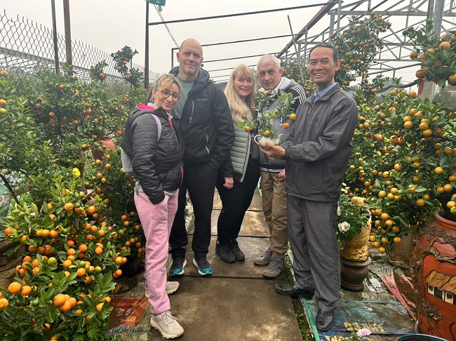 Làng quất, đào rộn ràng vào vụ Tết - ảnh 3