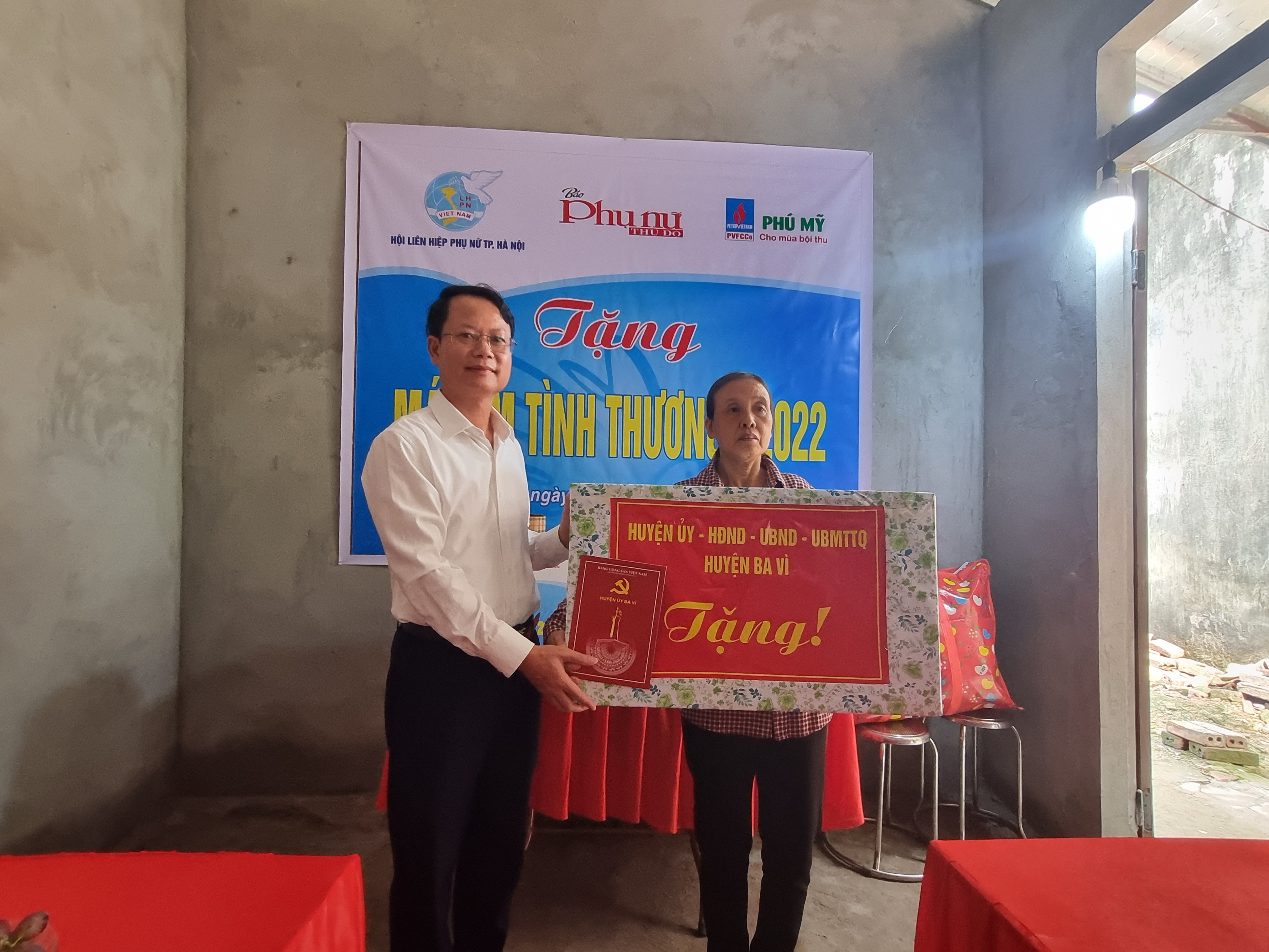 Báo Phụ nữ Thủ đô trao kinh phí hỗ trợ xây dựng nhà “Mái ấm tình thương” - ảnh 3