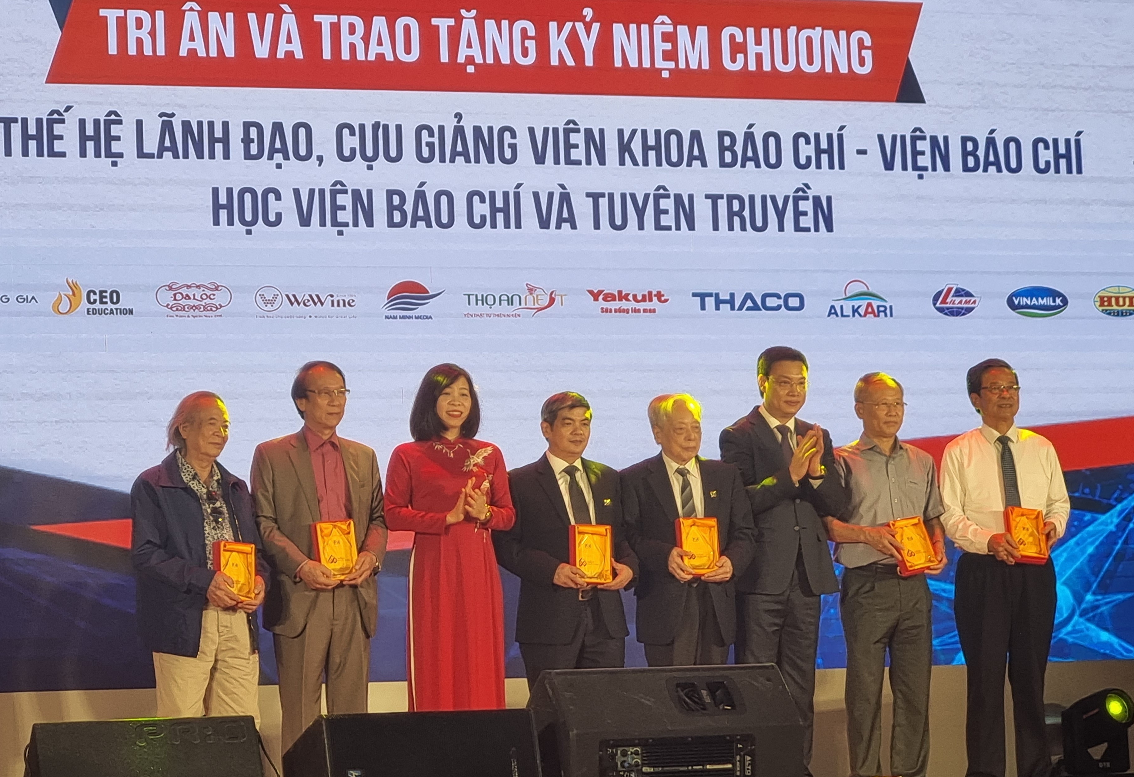 Viện Báo chí thuộc Học viện Báo chí và Tuyên truyền kỷ niệm 60 năm truyền thống - ảnh 2