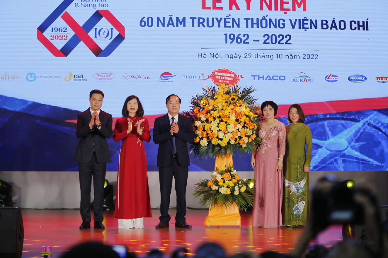 Viện Báo chí thuộc Học viện Báo chí và Tuyên truyền kỷ niệm 60 năm truyền thống - ảnh 1