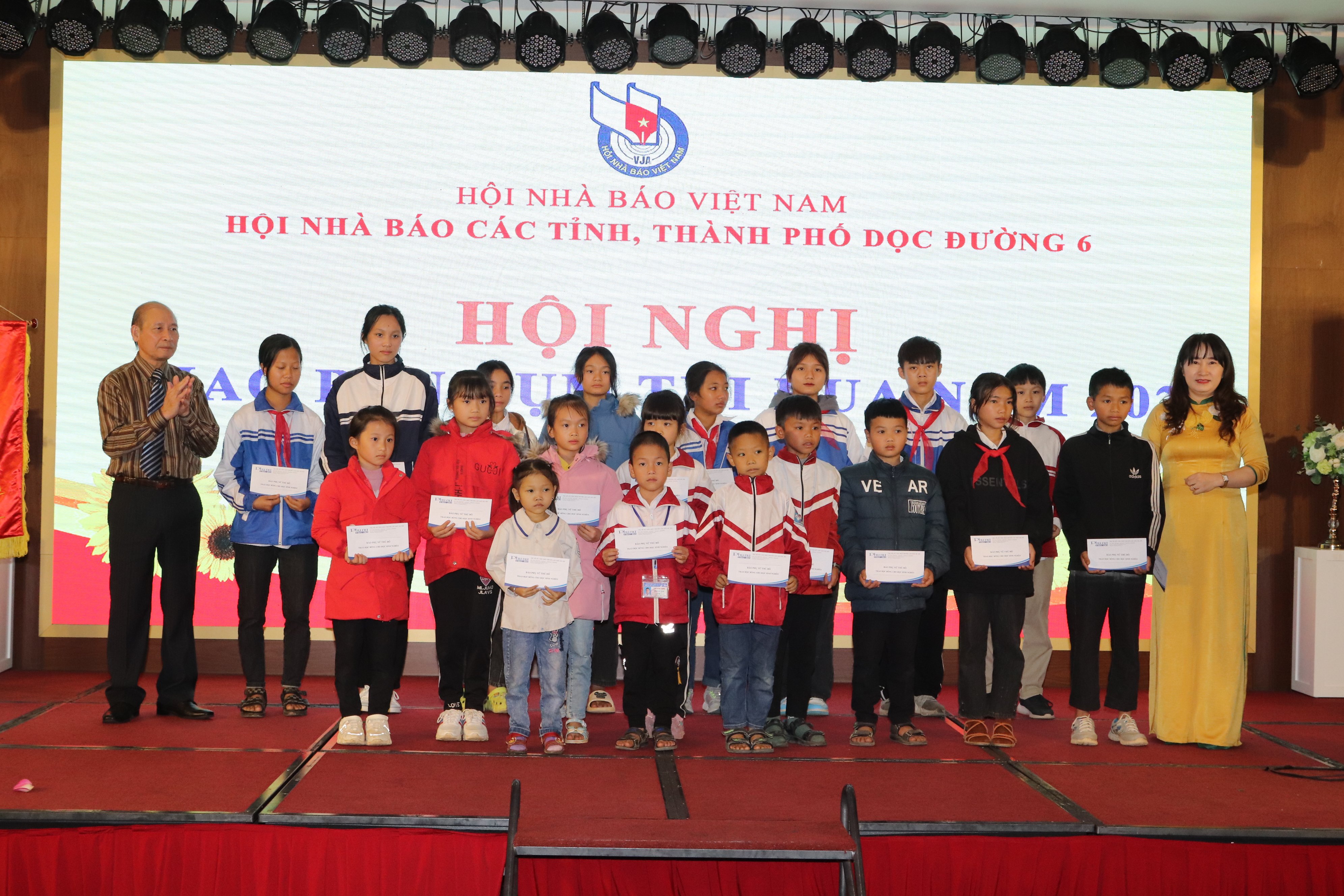 Báo Phụ nữ Thủ đô đạt giải Nhì Giải báo chí “Du lịch qua miền Tây Bắc” - ảnh 6
