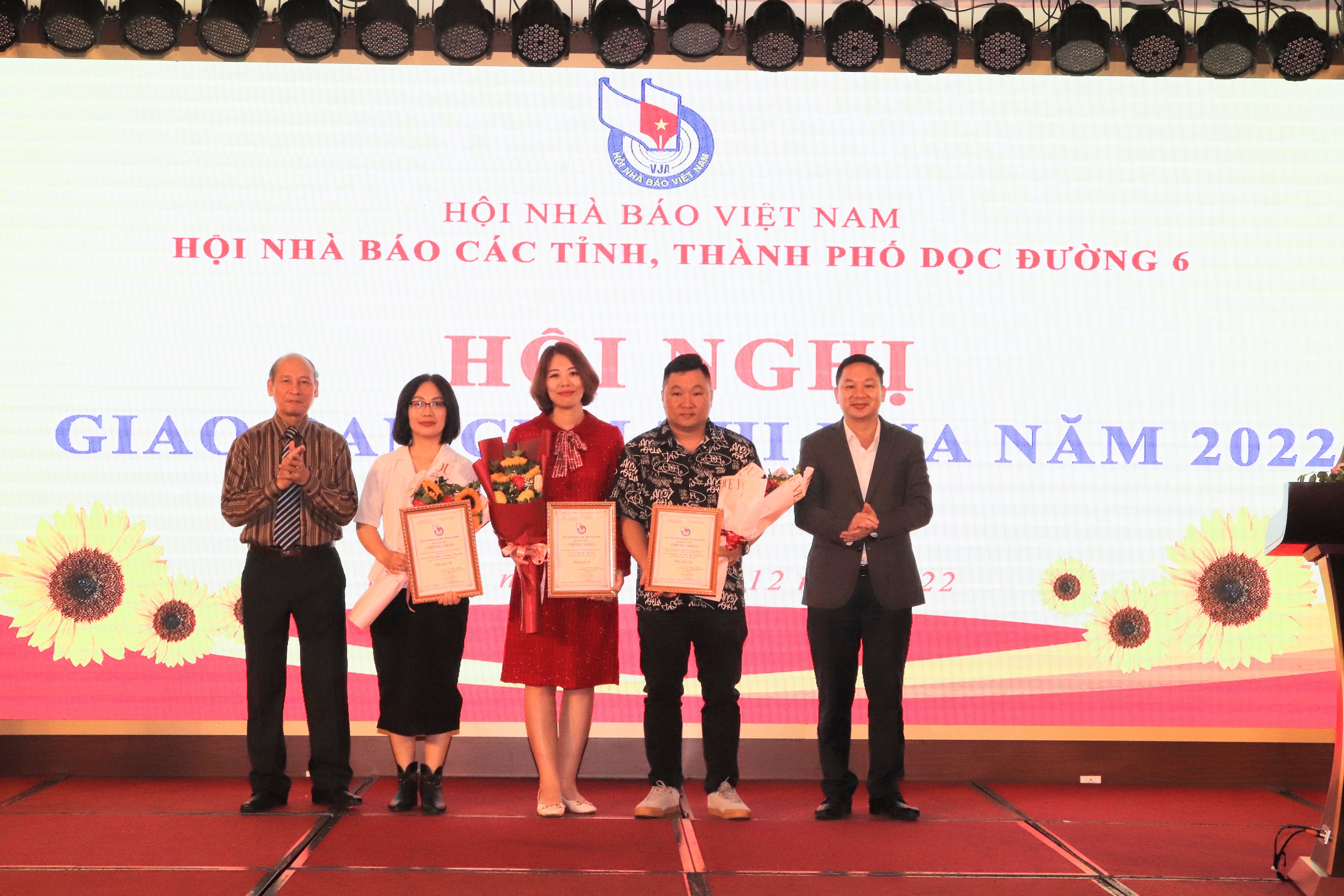 Báo Phụ nữ Thủ đô đạt giải Nhì Giải báo chí “Du lịch qua miền Tây Bắc” - ảnh 5