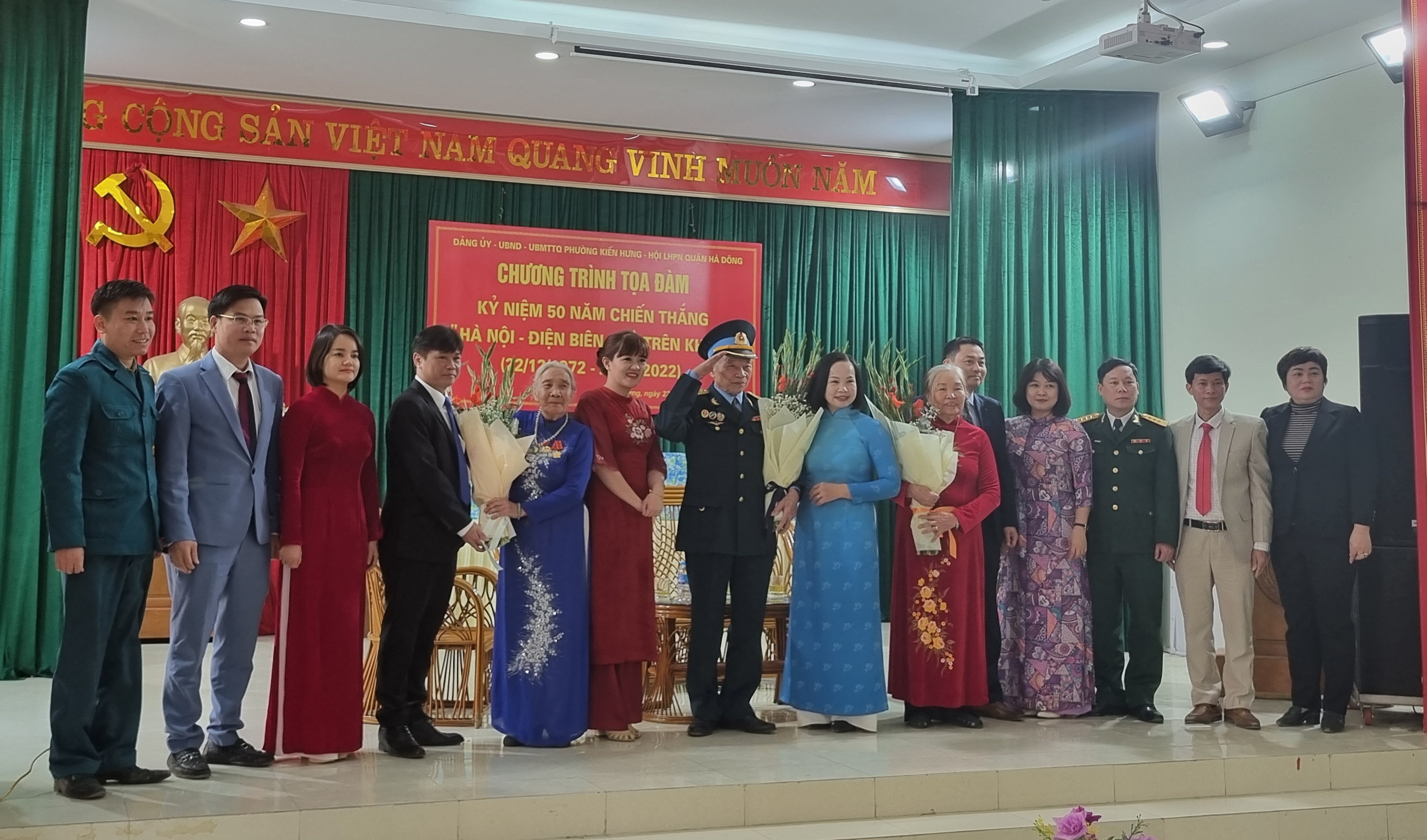 Tọa đàm kỷ niệm 50 năm chiến thắng Hà Nội - Điện Biên Phủ trên không - ảnh 1