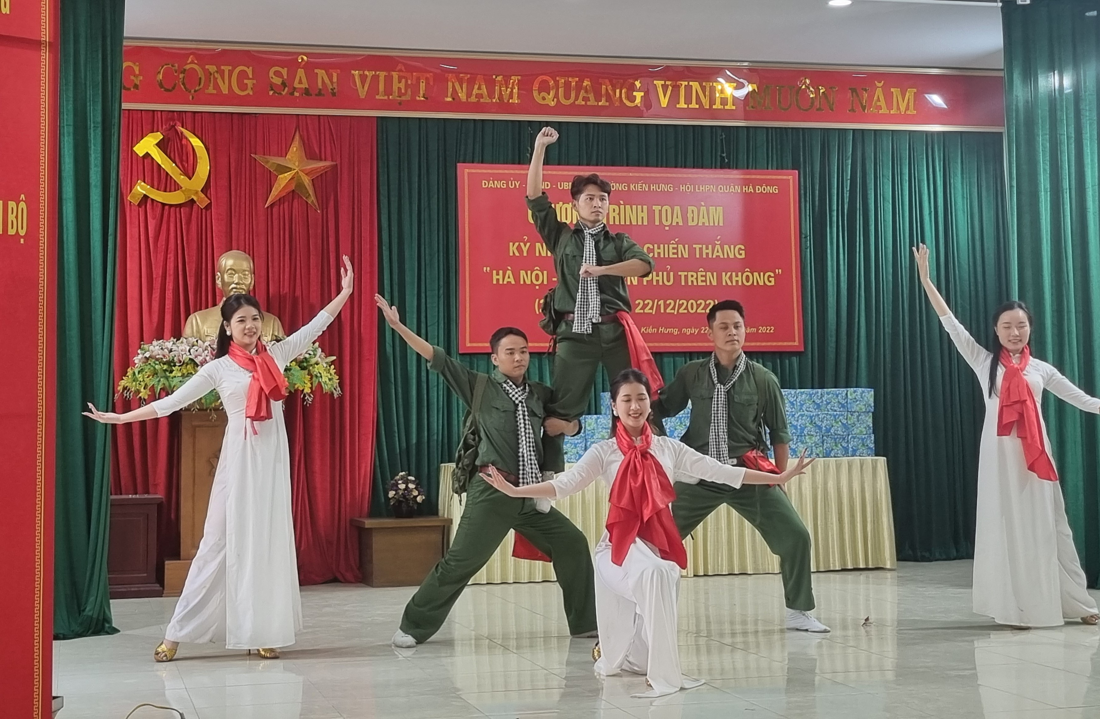 Tọa đàm kỷ niệm 50 năm chiến thắng Hà Nội - Điện Biên Phủ trên không - ảnh 2
