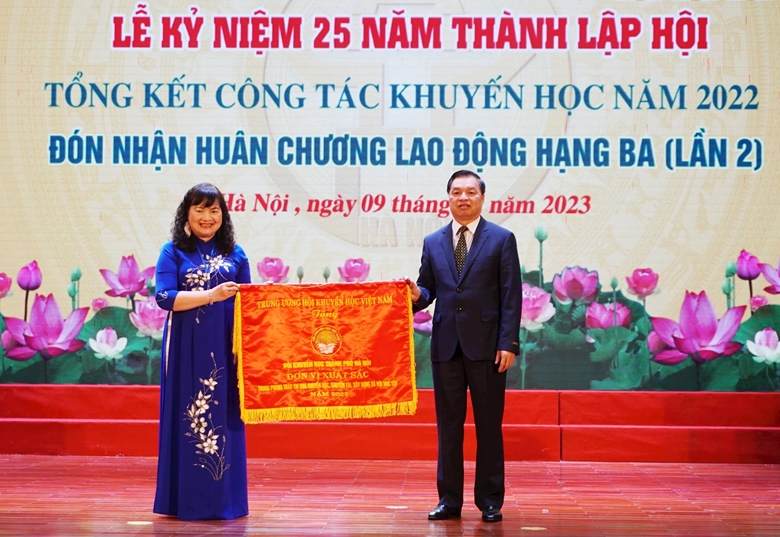 Kỷ niệm 25 năm ngày thành lập và đón nhận Huân chương Lao động hạng Ba - ảnh 4