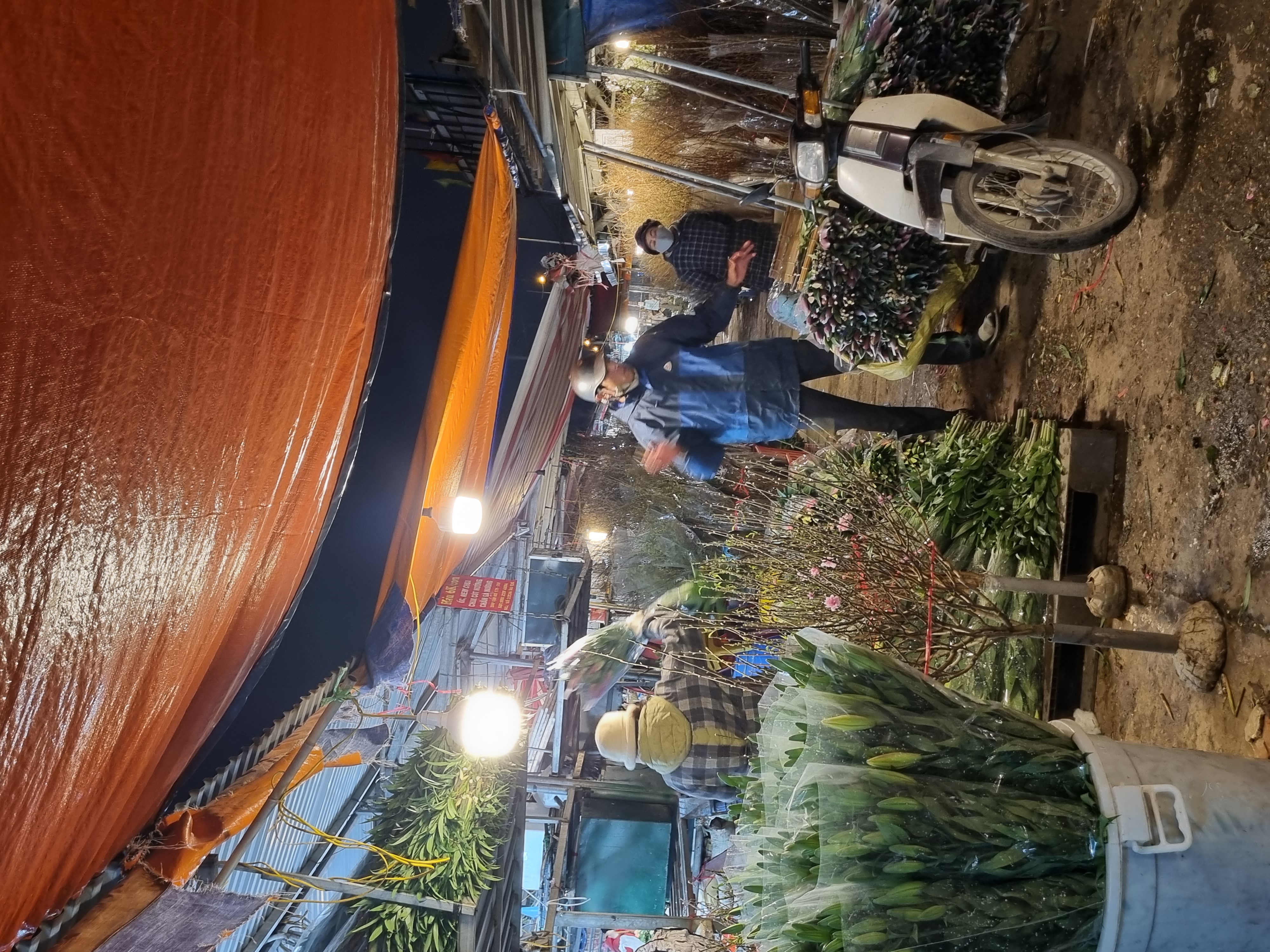 Chợ hoa vắng khách ngày giáp Tết - ảnh 2