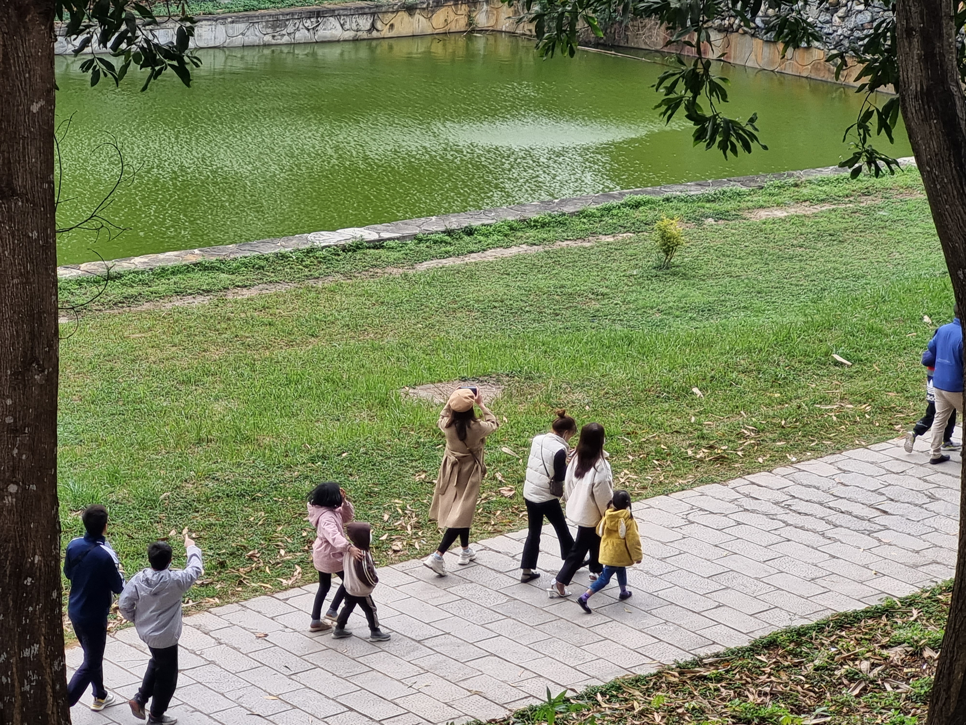 Làng văn hóa du lịch các dân tộc Việt Nam rộn ràng đón khách - ảnh 3