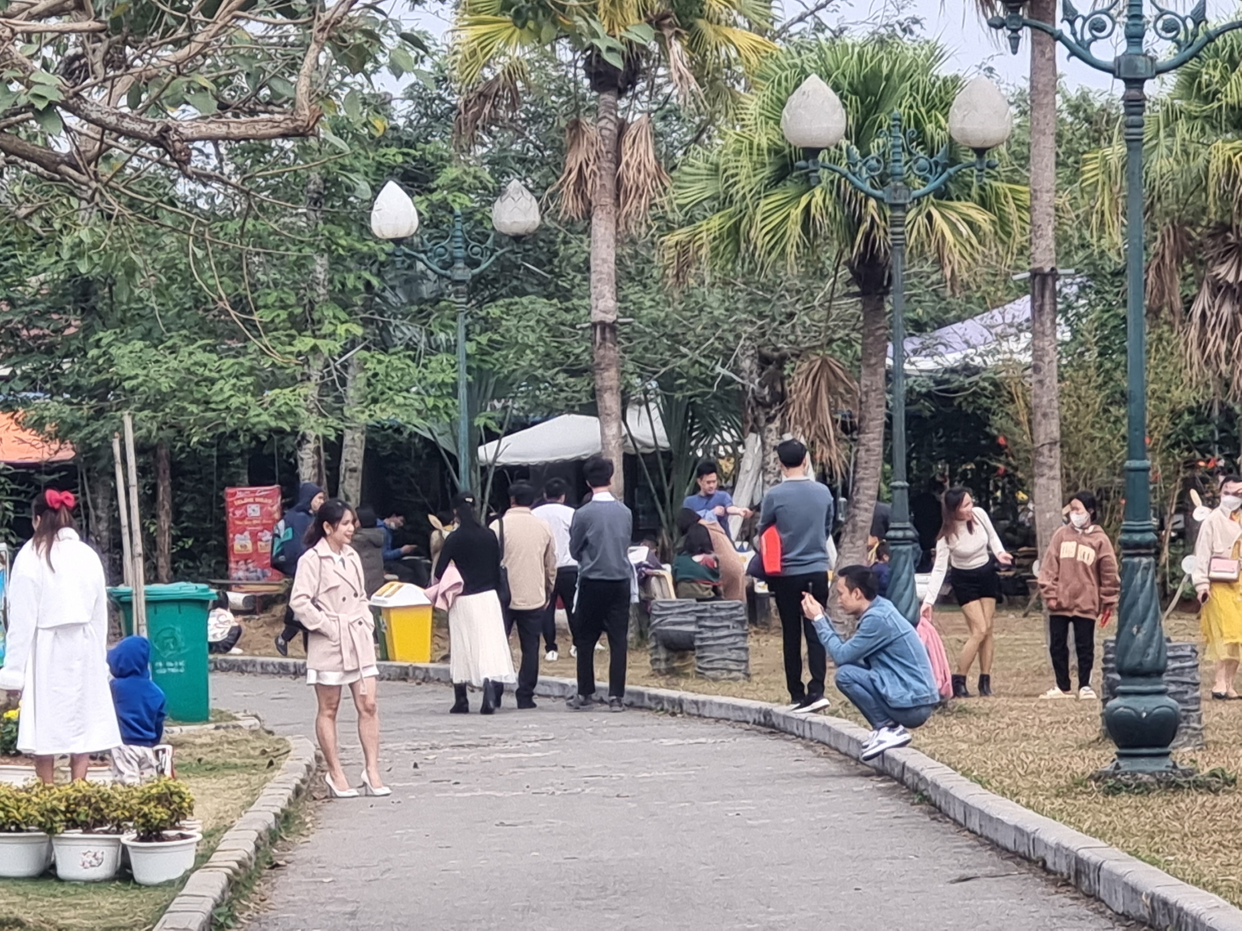 Làng văn hóa du lịch các dân tộc Việt Nam rộn ràng đón khách - ảnh 9